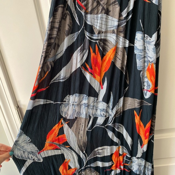 Maxi Dress With Tie Back - Picture 3 of 5